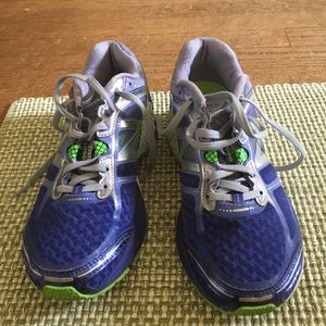 New Balance Wms shoes size 8.5 like new